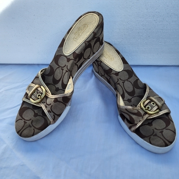 Coach Signature Perry Khaki Gold Wedge Sandals Shoes 8.5 - Picture 1 of 12